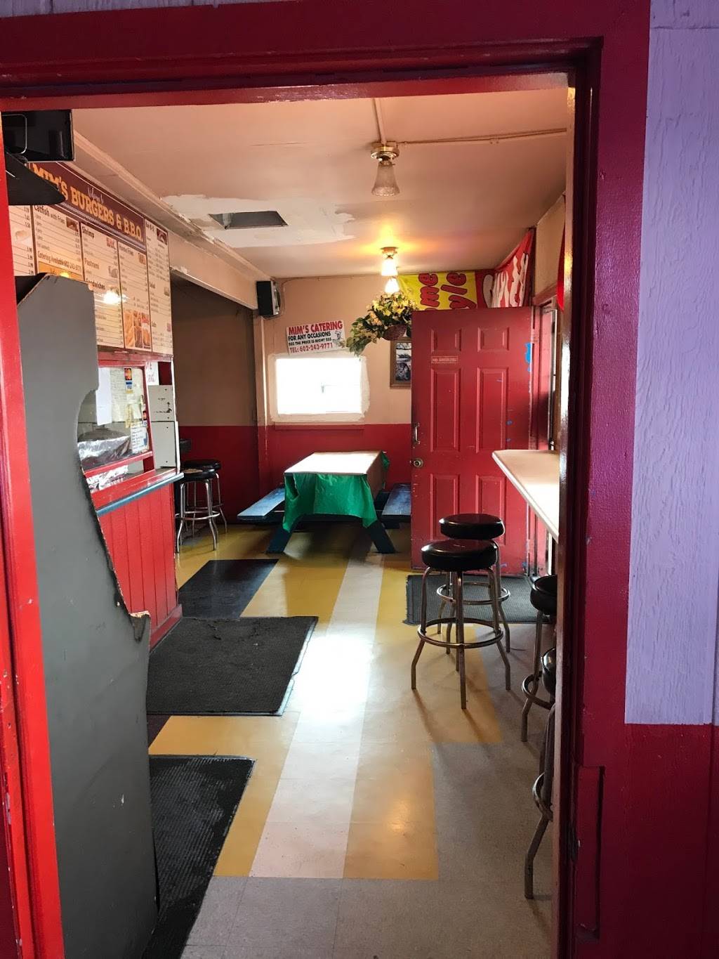 Mims Burger & BBQ | restaurant | 2707 E Broadway Rd, Phoenix, AZ 85040, USA | 6022439771 OR +1 602-243-9771