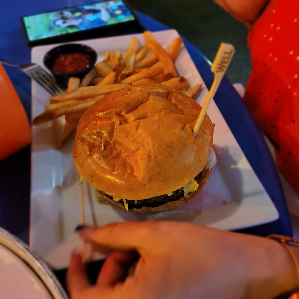 Mickie Finnz Fish House & Bar | restaurant | 425 E Fremont St, Las Vegas, NV 89101, USA | 7023824204 OR +1 702-382-4204