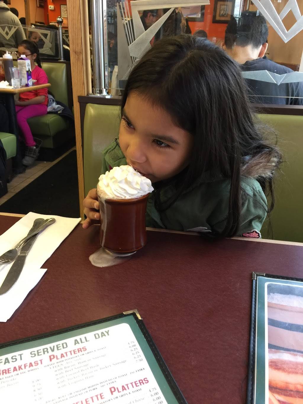 Georges Diner | restaurant | Westchester Ave, Bronx, NY 10472, USA | 7188281170 OR +1 718-828-1170