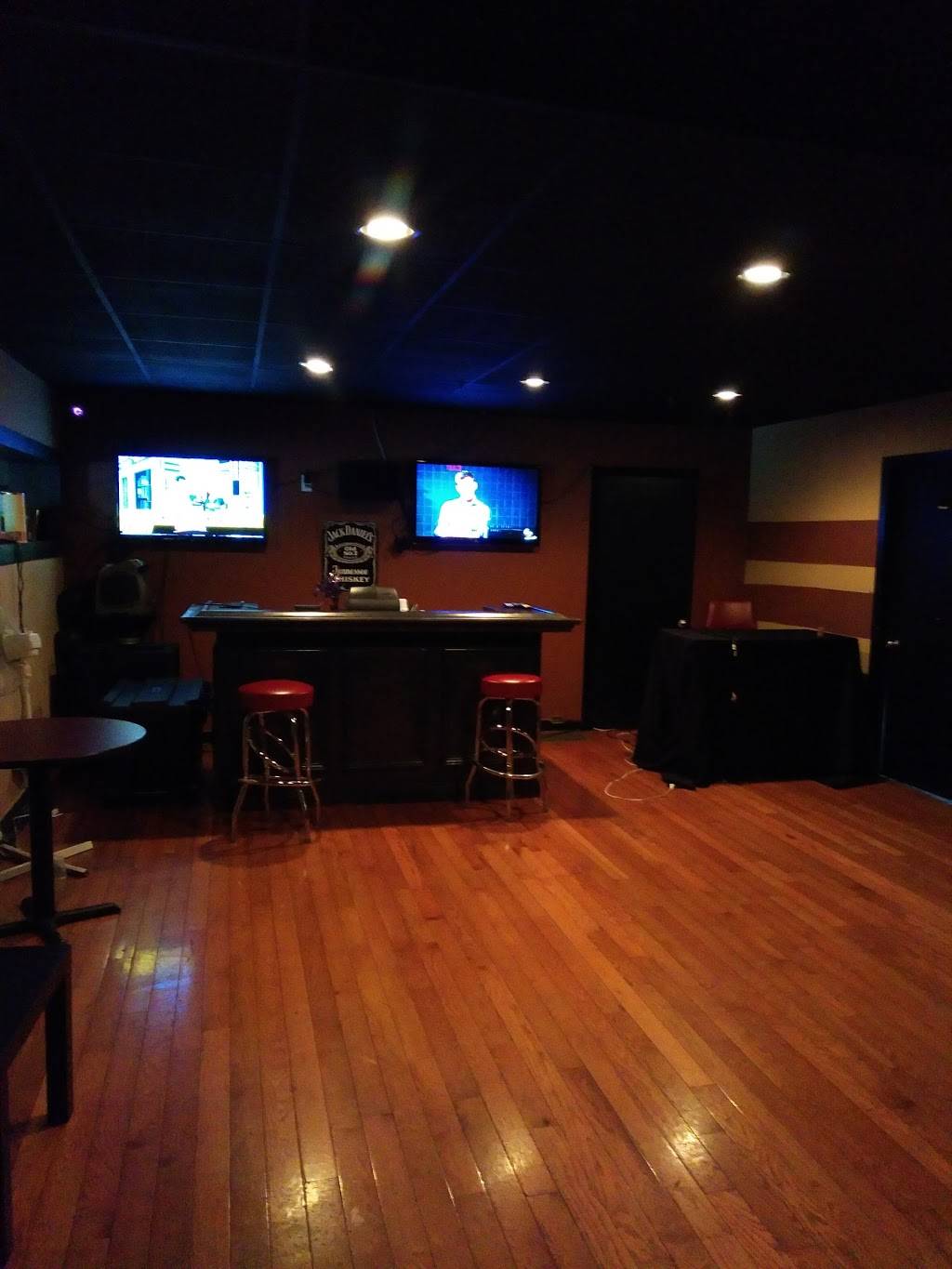 Good Brothas Bar & Grill | restaurant | 6700 Savannah Ave, Cincinnati, OH 45239, USA | 5135210919 OR +1 513-521-0919