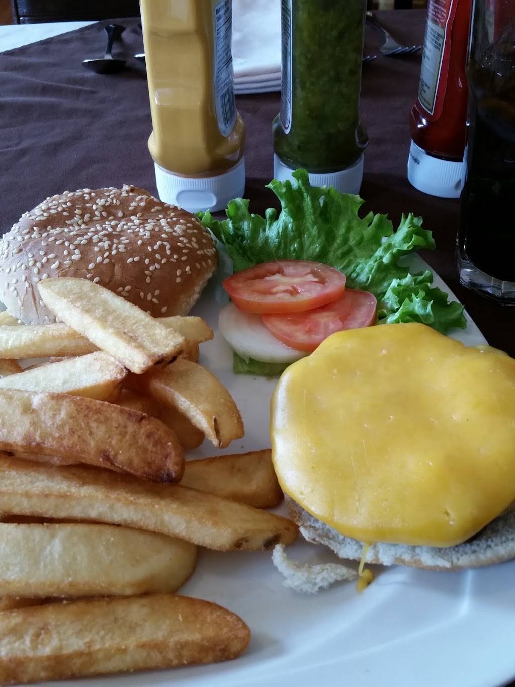 Gallery Restaurant | restaurant | 11 Queens Ave, Leamington, ON N8H 1M4, Canada | 5193222399 OR +1 519-322-2399