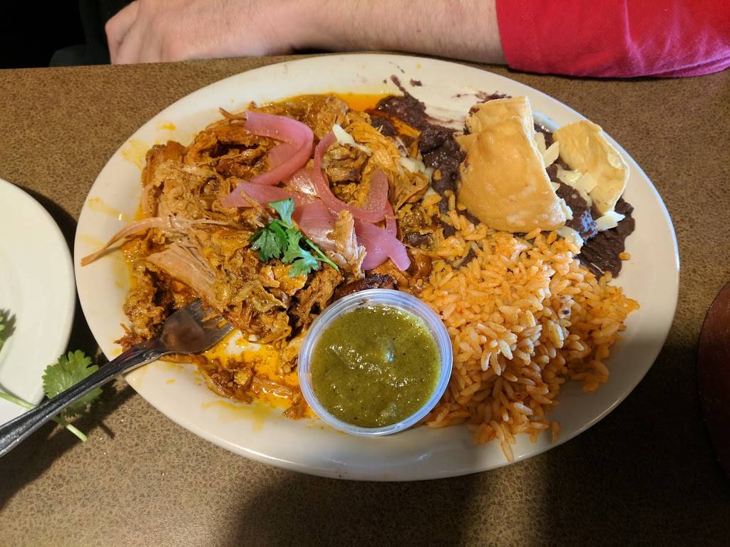 Chucks Southern Comforts Cafe & Banquets | night club | 8025 Cass Avenue, Darien, IL 60561, USA | 3314314000 OR +1 331-431-4000