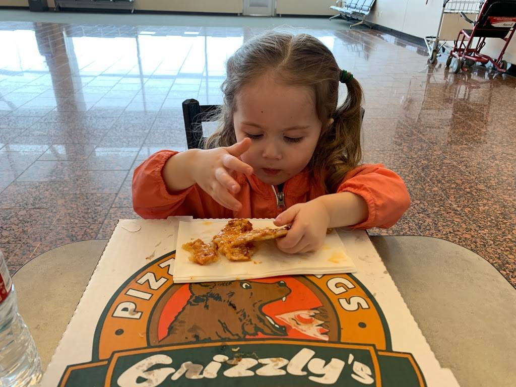 Grizzlys Pizza & Wings | restaurant | 5000 W International Airport Rd, Anchorage, AK 99502, USA | 9079299300 OR +1 907-929-9300