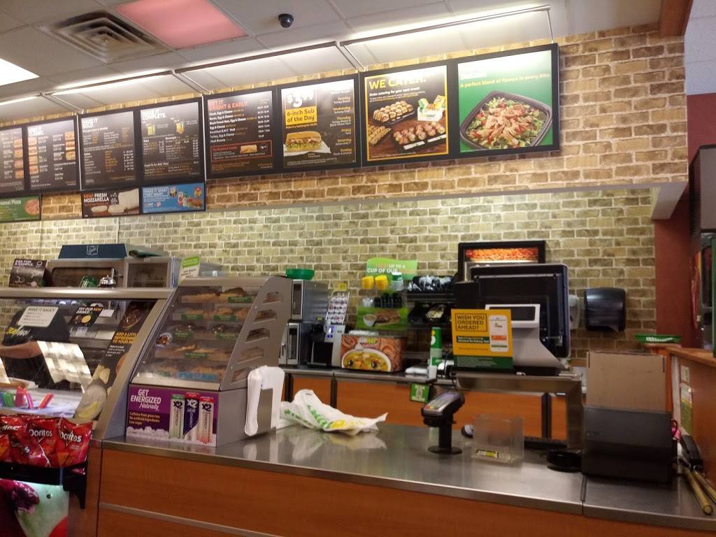 Subway | restaurant | 4487 Forest Park Ave, St. Louis, MO 63108, USA | 3146523200 OR +1 314-652-3200