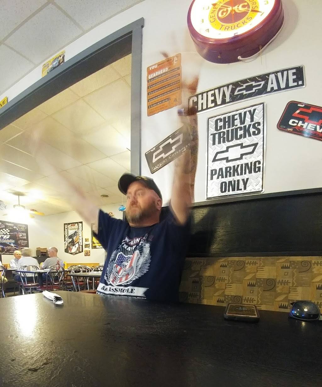 Tom & Tiffs | restaurant | 607 S Hazel St, Glenwood, IA 51534, USA | 7125274168 OR +1 712-527-4168