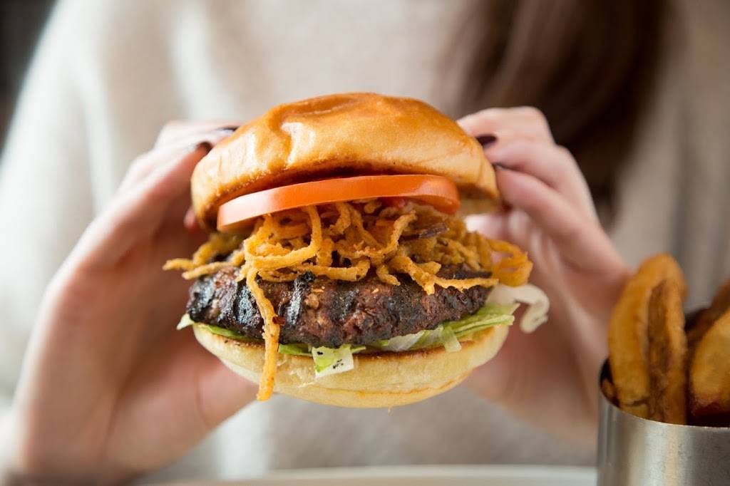 DArcy McGees | restaurant | 655 Terry Fox Dr, Kanata, ON K2L 4E7, Canada | 6138368311 OR +1 613-836-8311