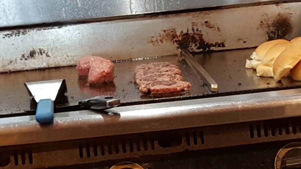 Tailgate Grill | restaurant | 1106 W Broad St, Waynesboro, VA 22980, USA | 5409418451 OR +1 540-941-8451