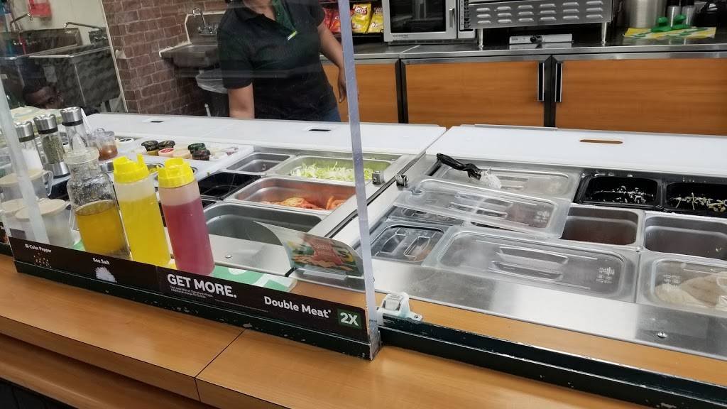 Subway | restaurant | 5996 Woodward Ave, Detroit, MI 48202, USA | 3138701260 OR +1 313-870-1260