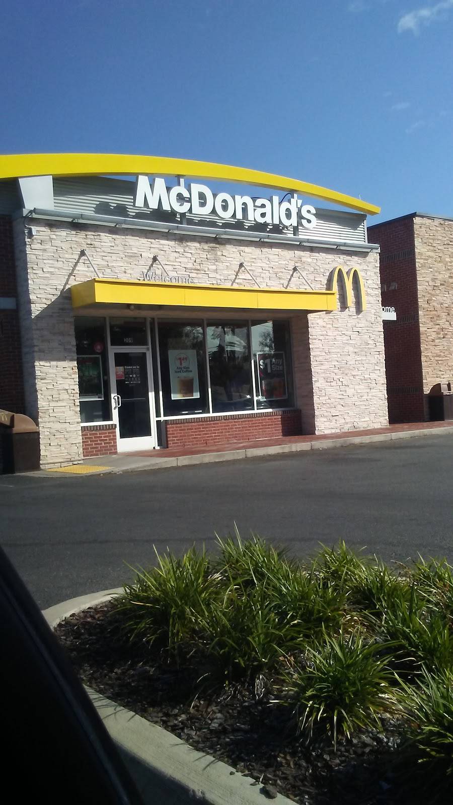 McDonalds | cafe | 209 E Wade St, Trenton, FL 32693, USA | 3524630414 OR +1 352-463-0414
