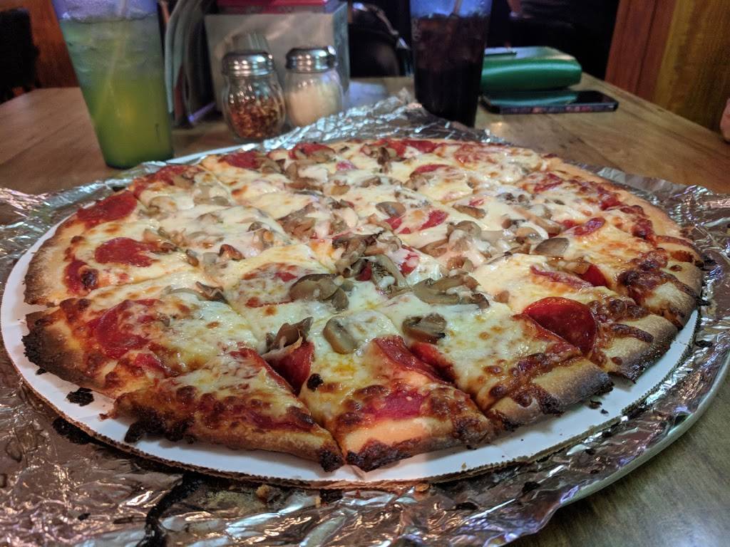 Buds Pizza | restaurant | 6 S Main St, Minster, OH 45865, USA | 4196283518 OR +1 419-628-3518