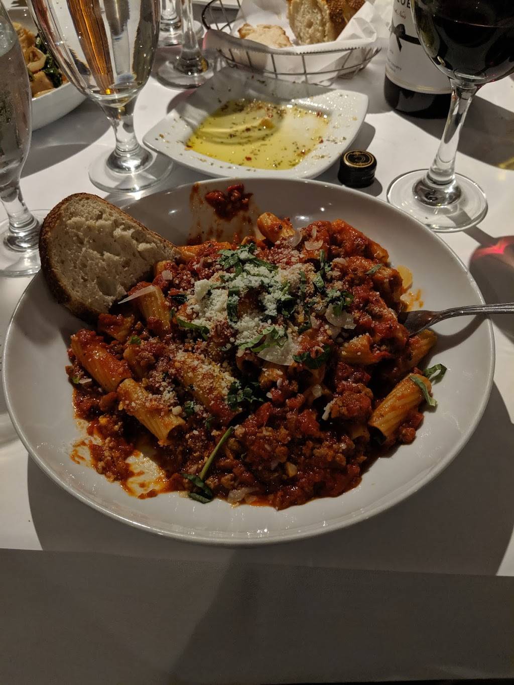 Cassarinos Restaurant | restaurant | 177 Atwells Ave, Providence, RI 02903, USA | 4016484900 OR +1 401-648-4900