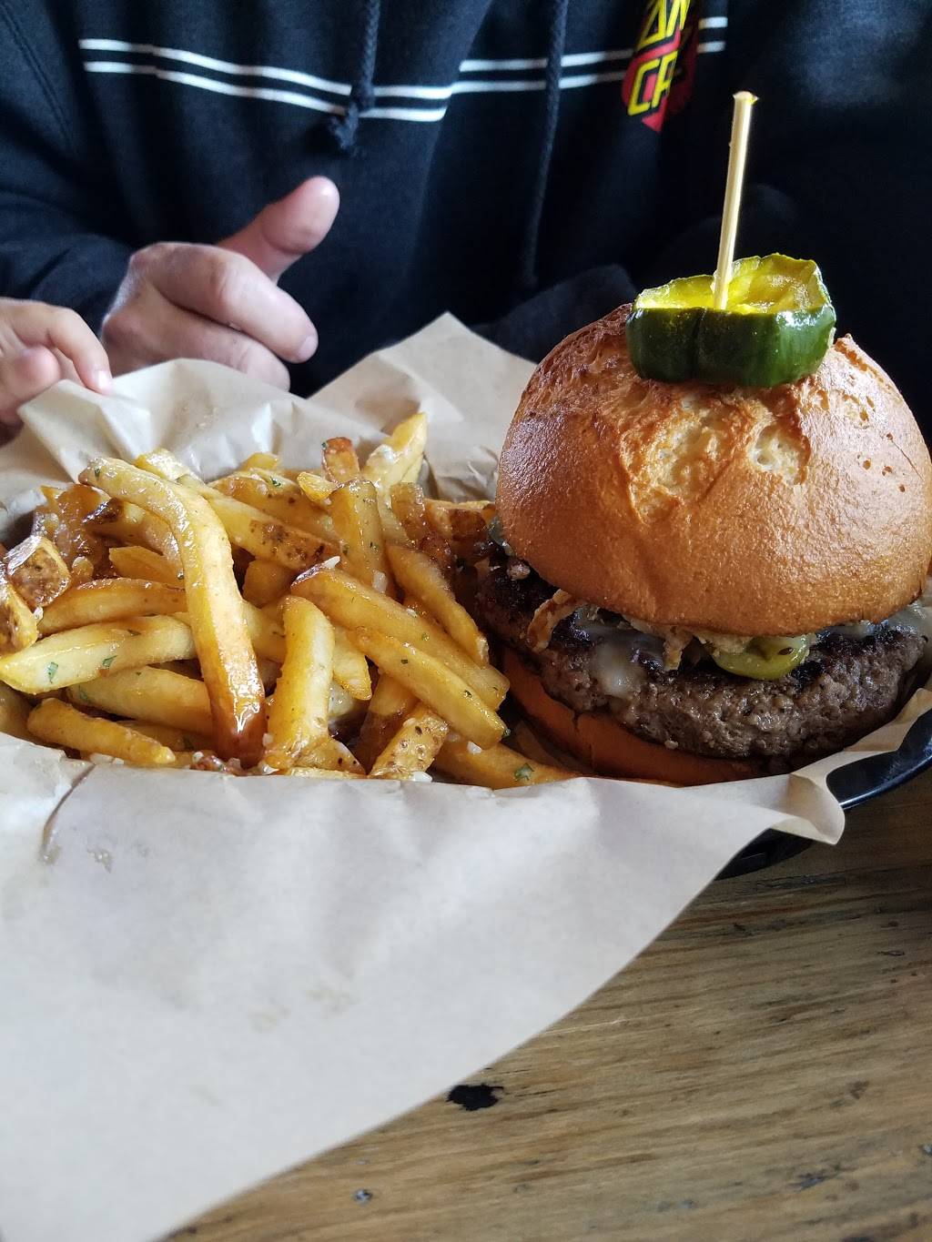 Broderick Roadhouse | restaurant | 1516 Eureka Rd, Roseville, CA 95661, USA | 9167712722 OR +1 916-771-2722