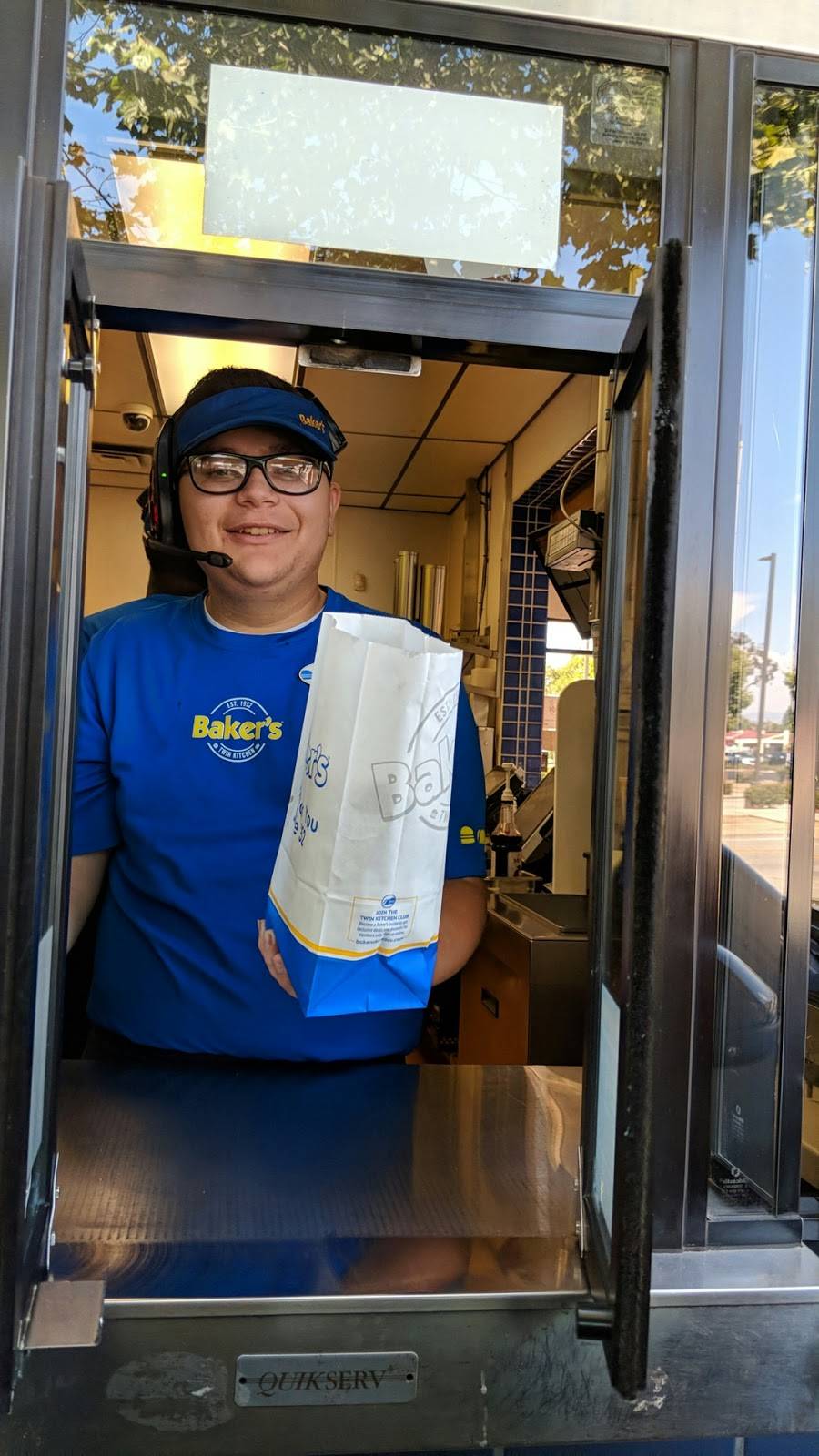 Bakers Drive-Thru | restaurant | 188 E Foothill Blvd, Upland, CA 91786, USA | 9098845233 OR +1 909-884-5233