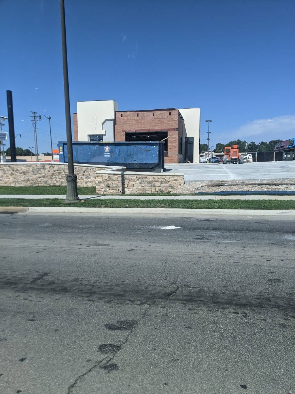 Raising Canes Chicken Fingers | meal takeaway | 321 W Sunshine St, Springfield, MO 65807, USA | 4178653378 OR +1 417-865-3378