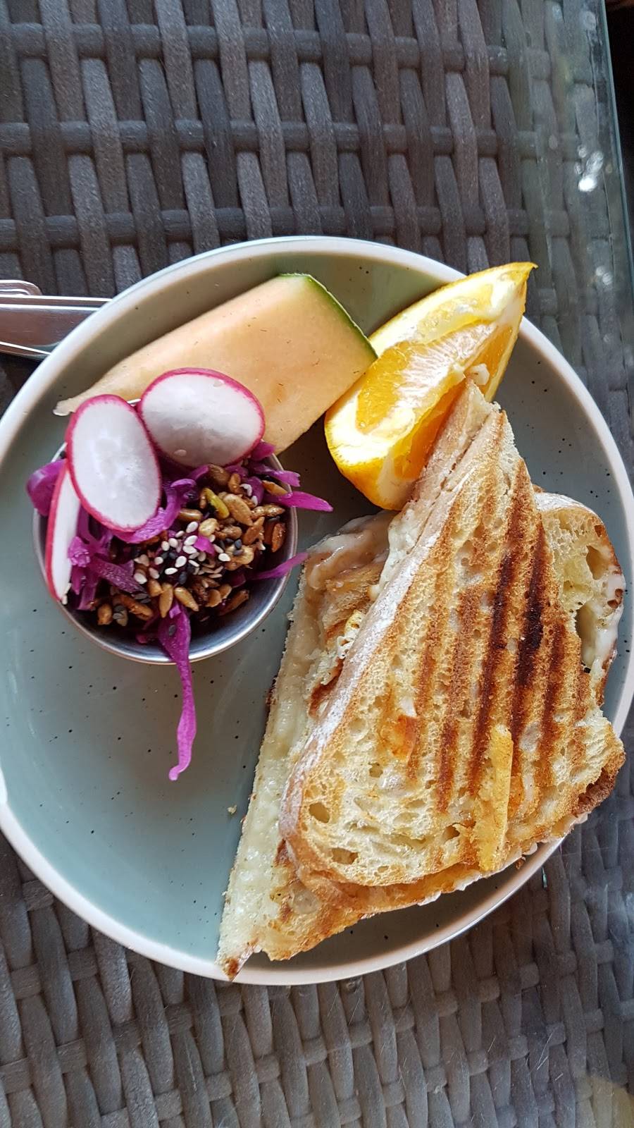 TONIQUE | cafe | 18 Chemin Scott, Chelsea, QC J9B 1R5, Canada | 8194841061 OR +1 819-484-1061