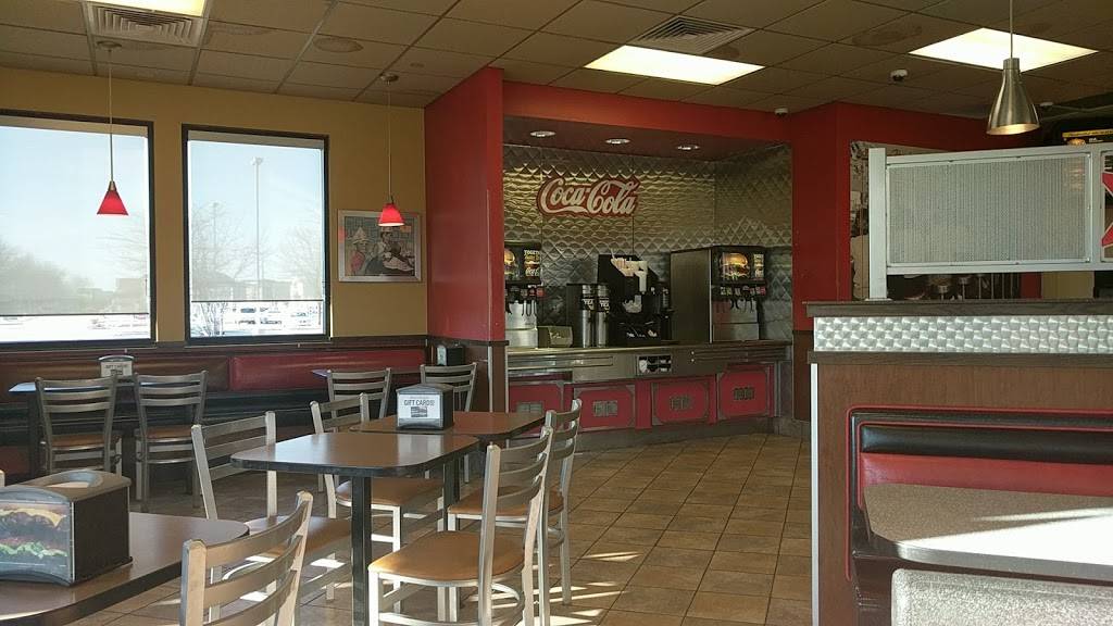 Hardees | restaurant | 107 2nd St, Coralville, IA 52241, USA | 3193544275 OR +1 319-354-4275