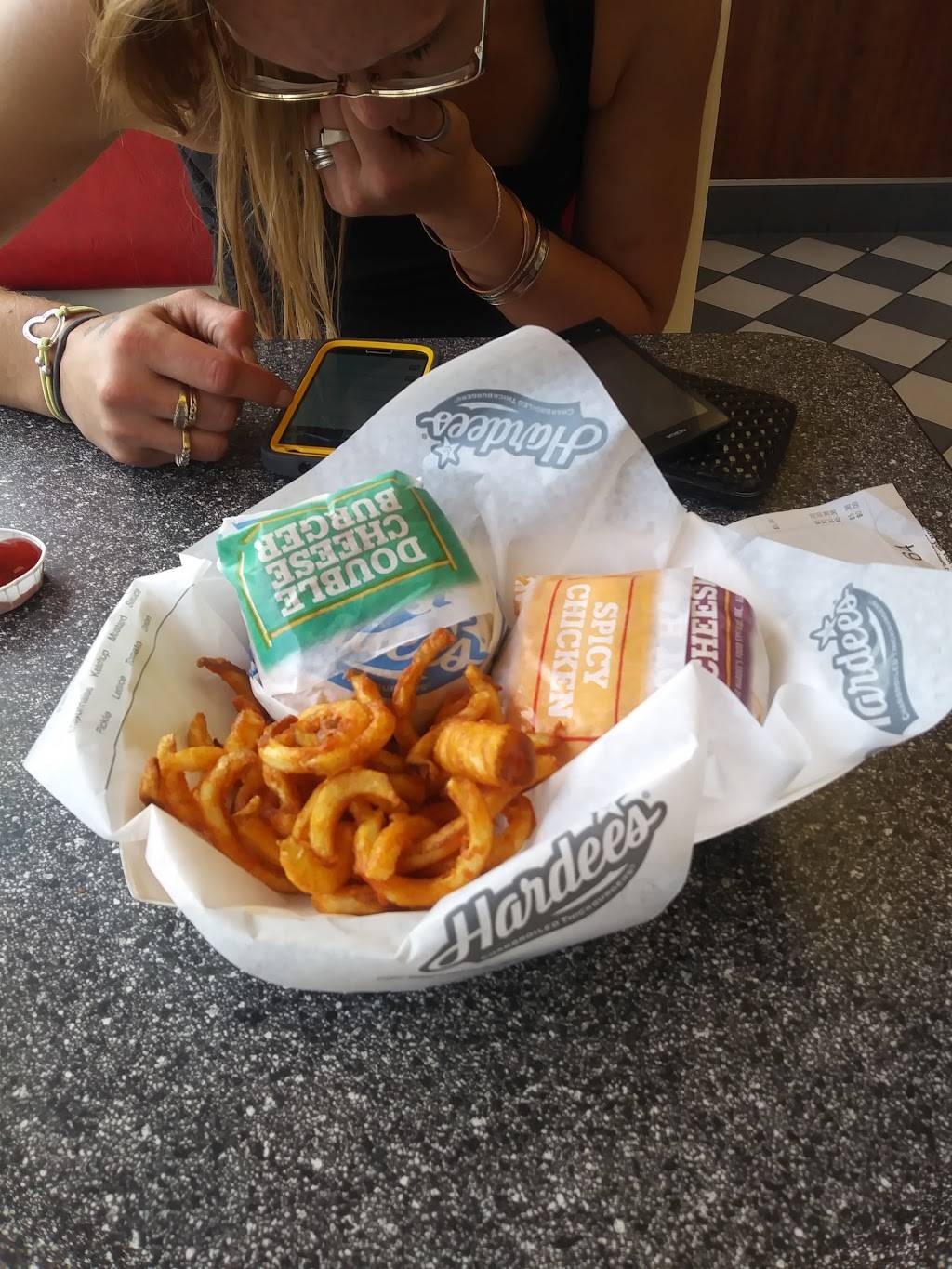 Hardees | restaurant | 905 N Springfield St, Virden, IL 62690, USA | 2179653715 OR +1 217-965-3715