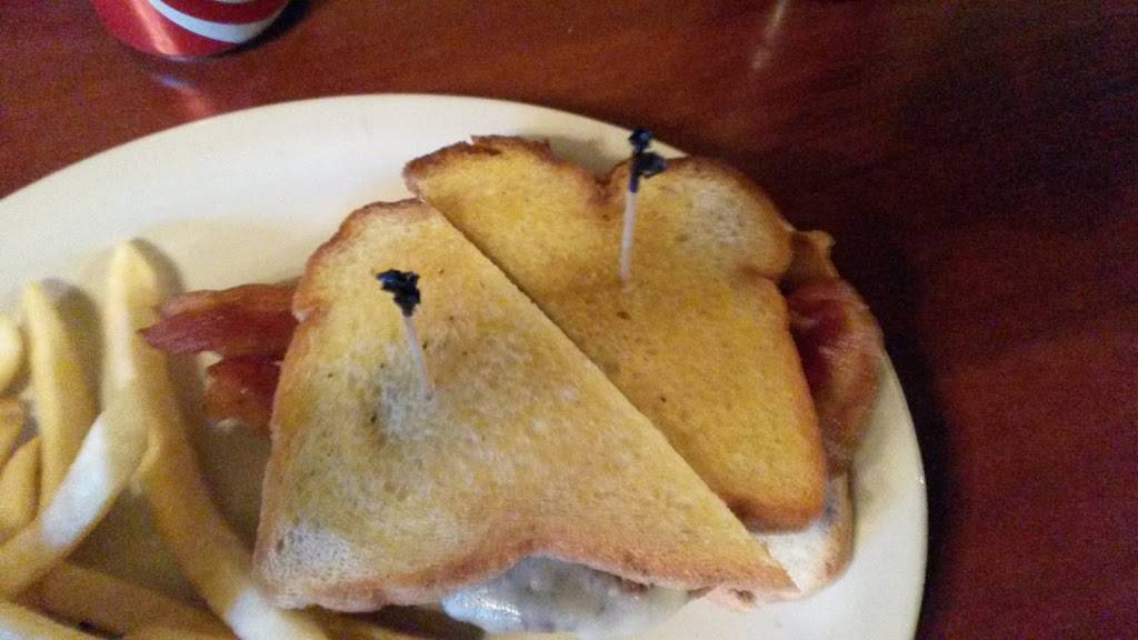 Red Rooster Grill | restaurant | 424 N Oak St, Iowa Falls, IA 50126, USA | 6416489714 OR +1 641-648-9714