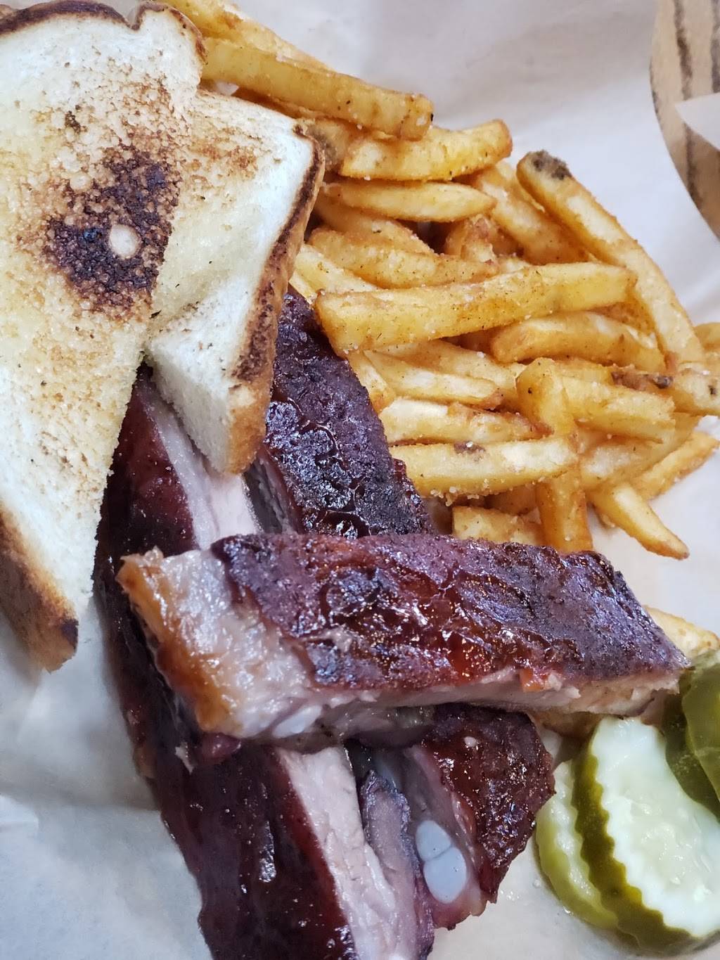 Cubs Q | restaurant | 6955 S York St, Centennial, CO 80122, USA | 3037945400 OR +1 303-794-5400