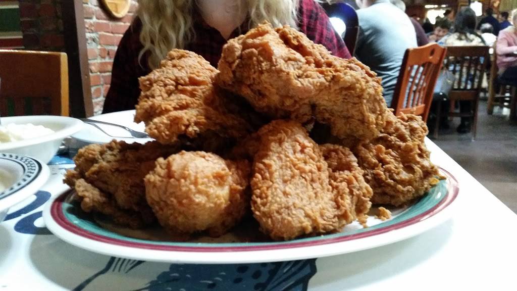 Babes Chicken Dinner House | restaurant | 104 N Oak St, Roanoke, TX 76262, USA | 8174912900 OR +1 817-491-2900