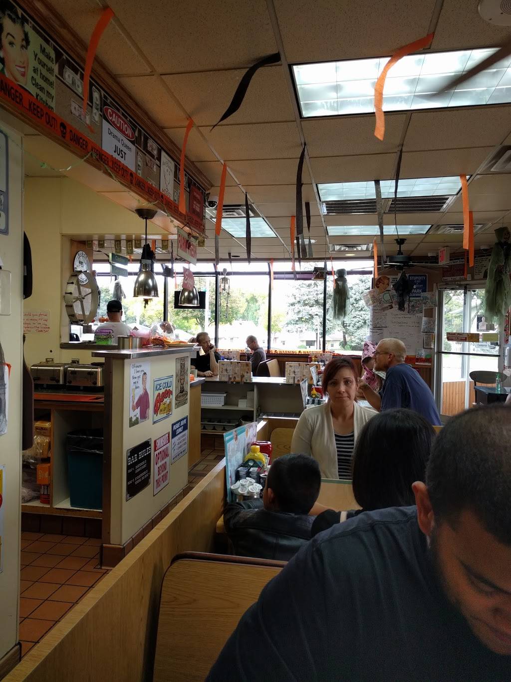 George Webb Restaurant | cafe | 4845 W Forest Home Ave, Milwaukee, WI 53219, USA | 4142494100 OR +1 414-249-4100