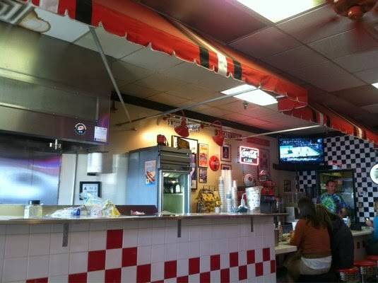 Cloos Coney Island | restaurant | 2233-102 Avent Ferry Rd, Raleigh, NC 27606, USA | 9198343354 OR +1 919-834-3354