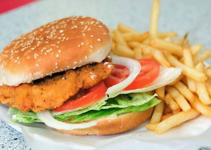 Crown Fried Chicken Sutter Ave | restaurant | 456 Sutter Ave, Brooklyn, NY 11212, USA | 7187084524 OR +1 718-708-4524