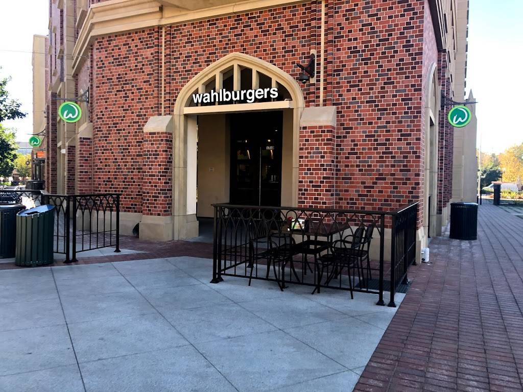 Wahlburgers | restaurant | 835 W Jefferson Blvd #1710, Los Angeles, CA 90007, USA | 2135365962 OR +1 213-536-5962