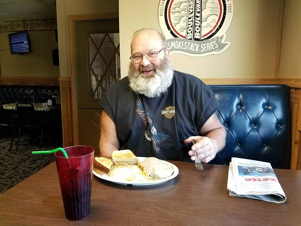 R Bar | restaurant | 310 3rd St, Waterloo, NE 68069, USA | 4027794110 OR +1 402-779-4110