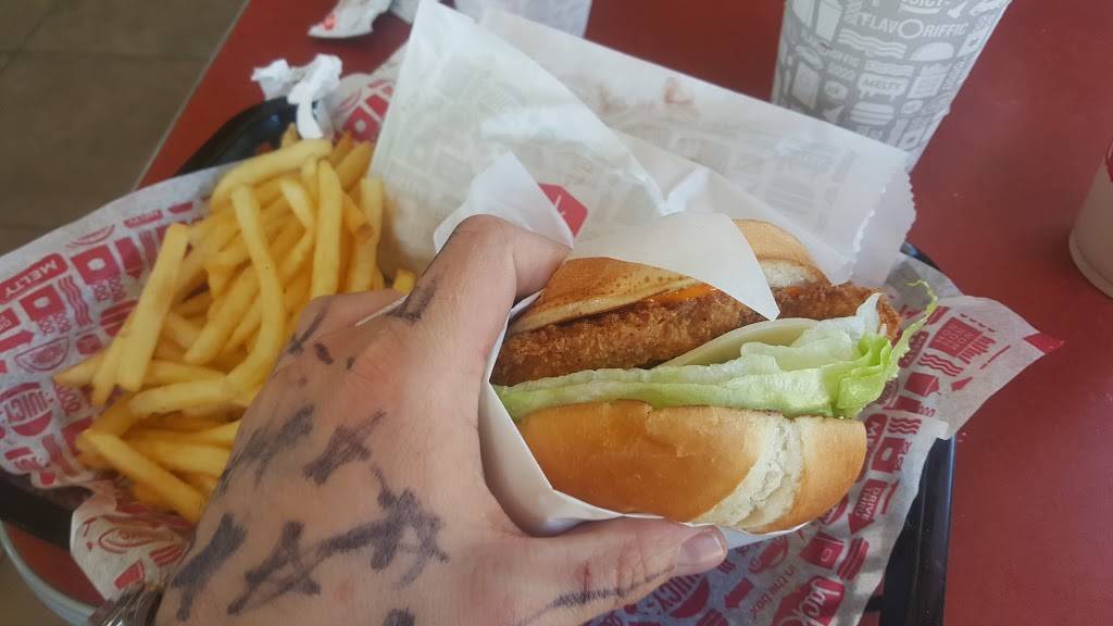 Jack in the Box | restaurant | 2591 E Tahquitz Canyon Way, Palm Springs, CA 92262, USA | 7604166678 OR +1 760-416-6678