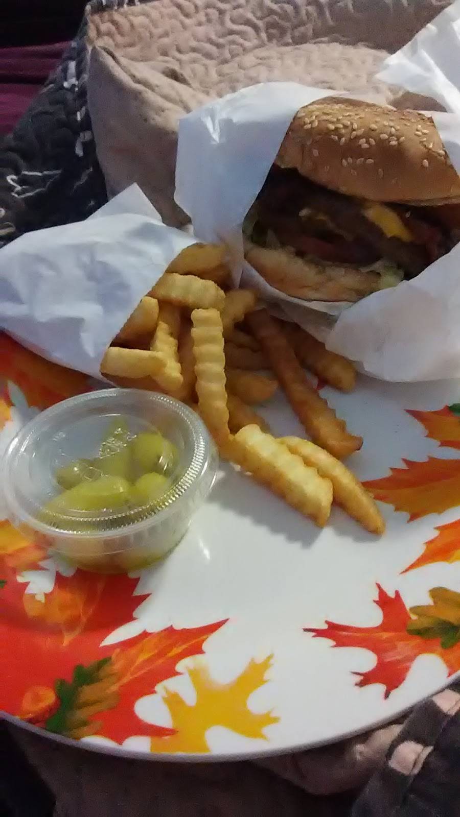 Woodlake Drive Inn | meal takeaway | 222 N Valencia Blvd, Woodlake, CA 93286, USA | 5595648439 OR +1 559-564-8439