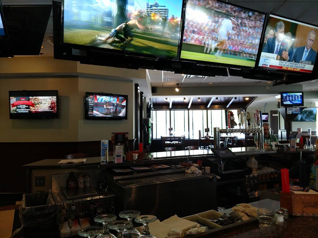 Chelos Hometown Bar & Grille | restaurant | 911 Warren Ave, East Providence, RI 02914, USA | 4014341666 OR +1 401-434-1666