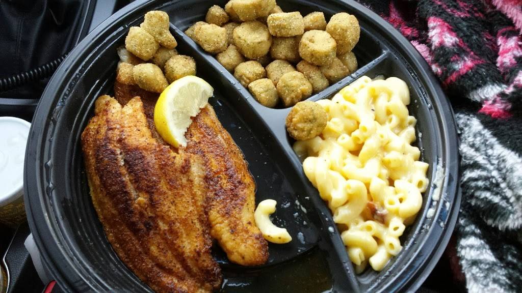 Cracker Barrel Old Country Store | restaurant | 300 Jason Way Ct, Davenport, IA 52806, USA | 5633864847 OR +1 563-386-4847