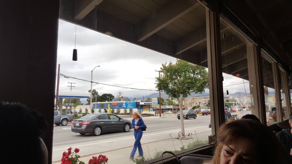 Dollis | restaurant | 900 N Citrus Ave, Covina, CA 91722, USA | 6263647222 OR +1 626-364-7222