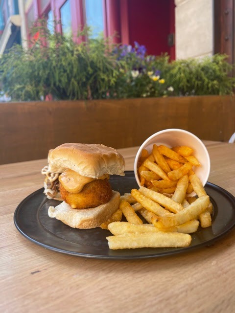 Slider Vibes | restaurant | 22 Market Square, Pittsburgh, PA 15222, USA | 4125865954 OR +1 412-586-5954