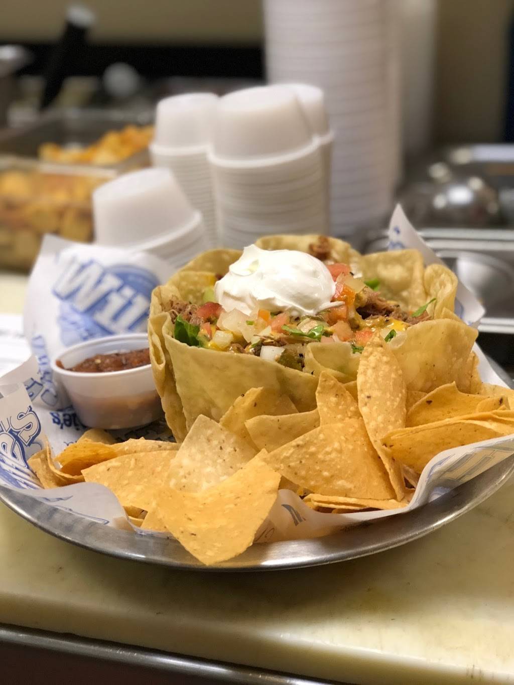 Willies Grill & Icehouse | restaurant | 24200 W, I-10, San Antonio, TX 78257, USA | 2106985337 OR +1 210-698-5337