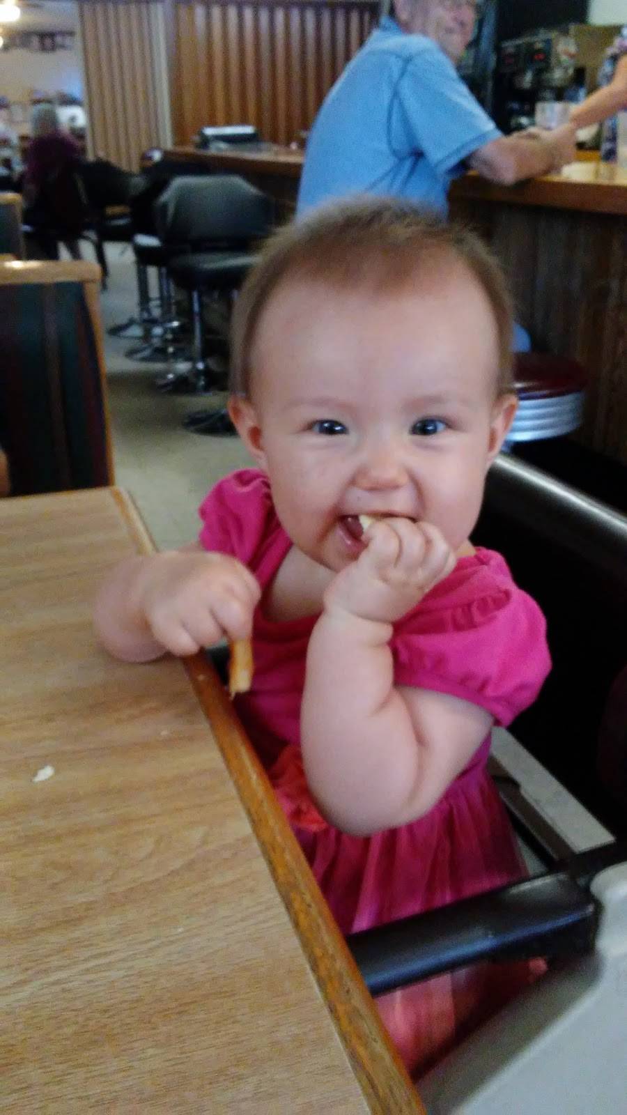 Walnut Cafe | restaurant | 122 Main St, Walnut, IL 61376, USA | 8153792544 OR +1 815-379-2544