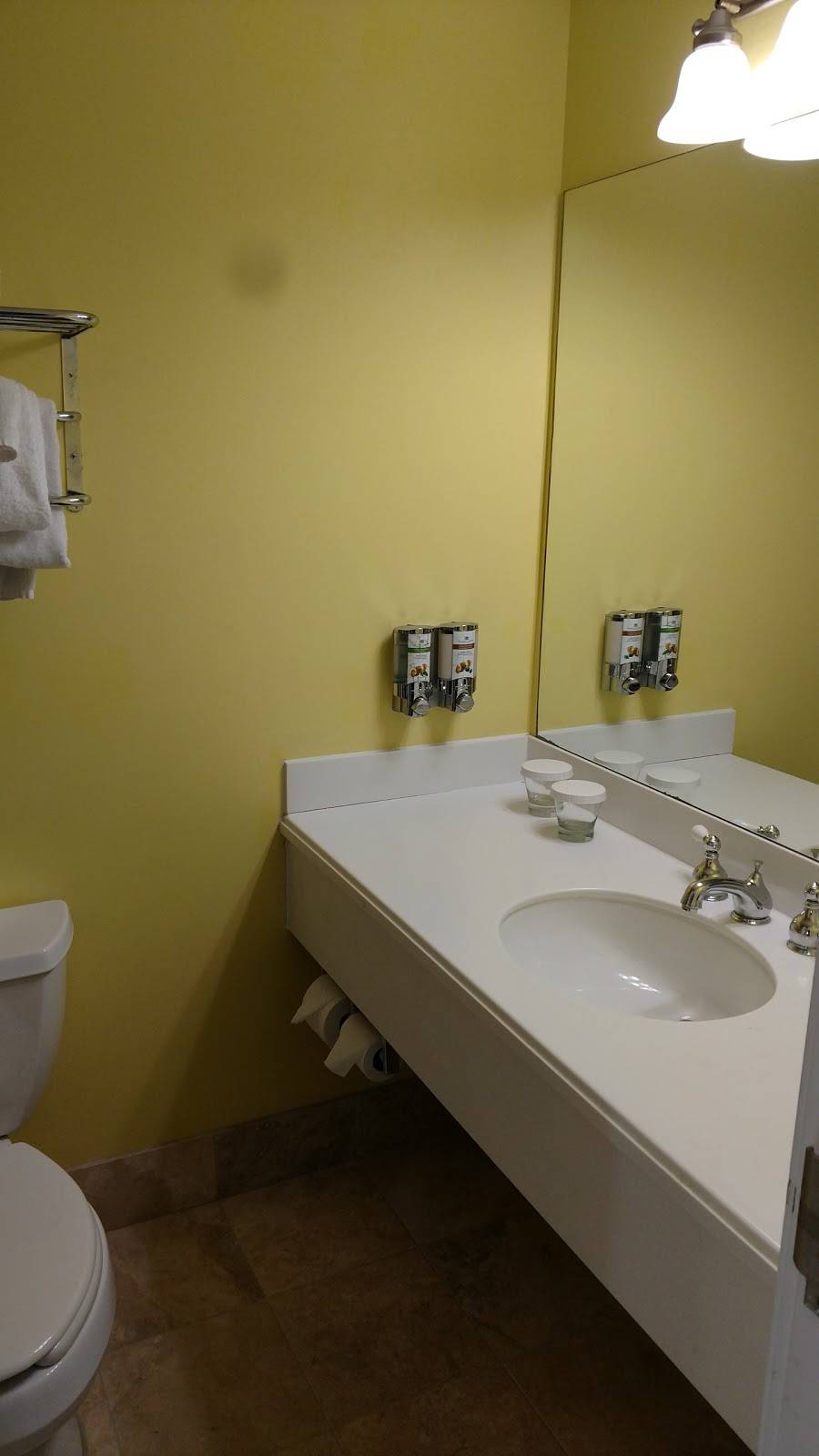 Charleston Harbor Resort and Marina | restaurant | 20 Patriots Point Rd, Mt Pleasant, SC 29464, USA | 8438560028 OR +1 843-856-0028