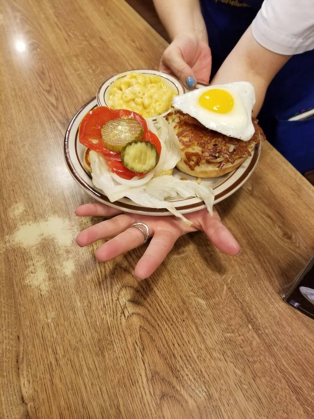 Tee Jayes Country Place | restaurant | 1195 N 21st St, Newark, OH 43055, USA | 7403663501 OR +1 740-366-3501