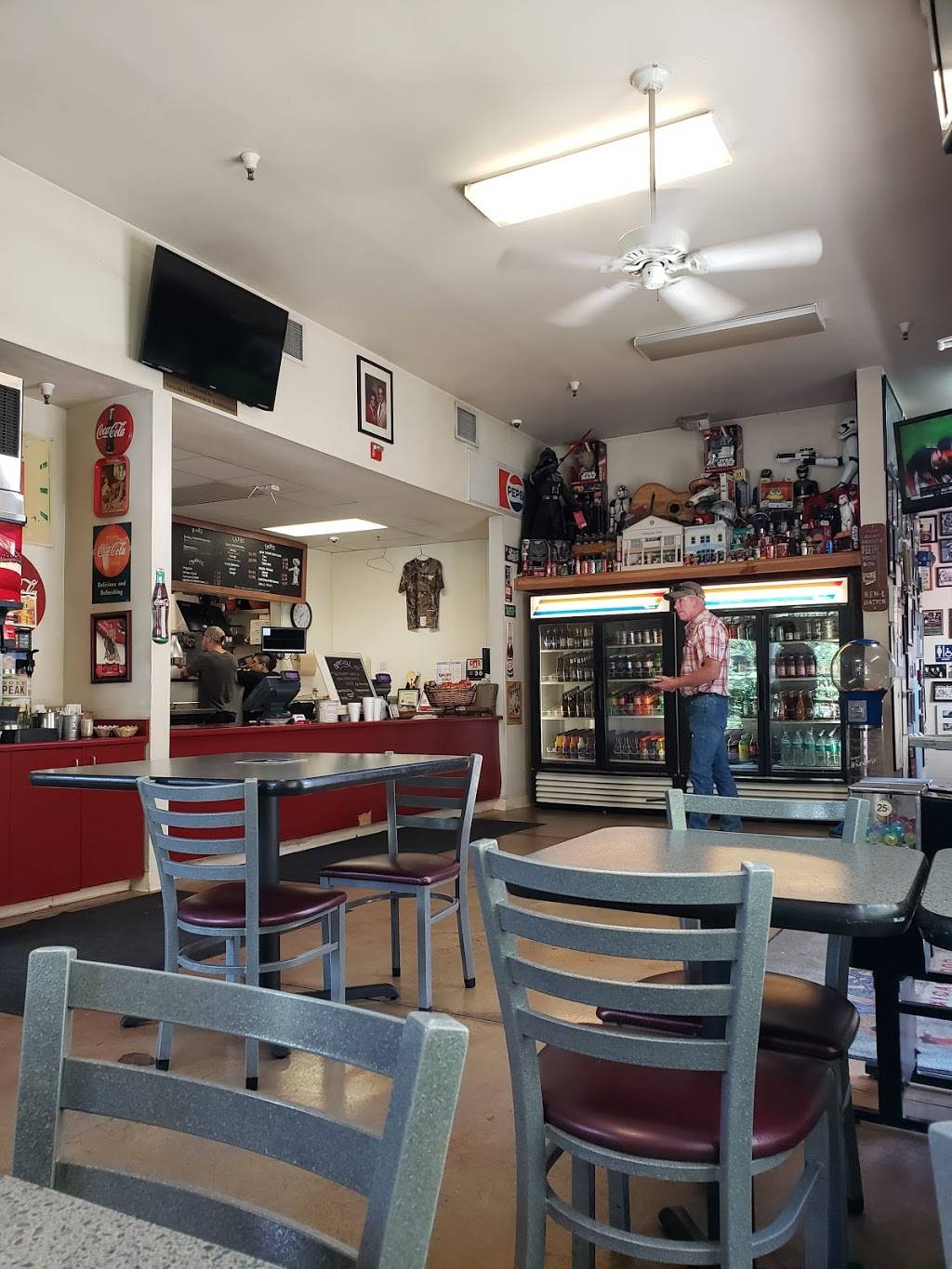 Vasquez Delicatessen | restaurant | 620 E Main St, Vacaville, CA 95688, USA | 7074482950 OR +1 707-448-2950