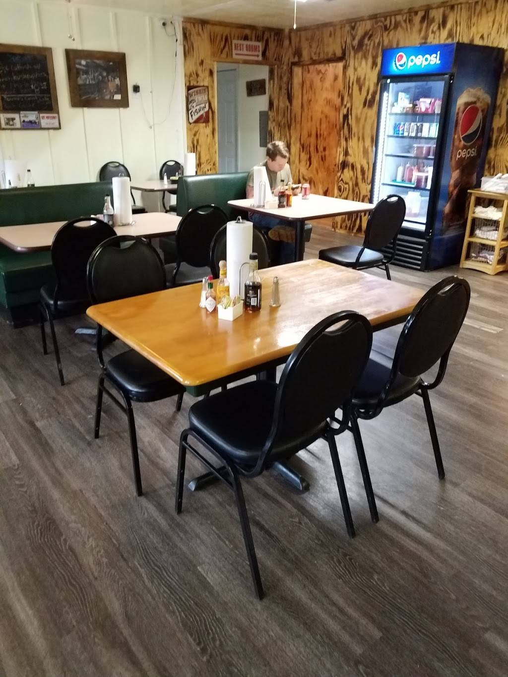 Marys Restaurant Catfish & More | restaurant | 32331 MO-MM, Warsaw, MO 65355, USA | 6604383475 OR +1 660-438-3475