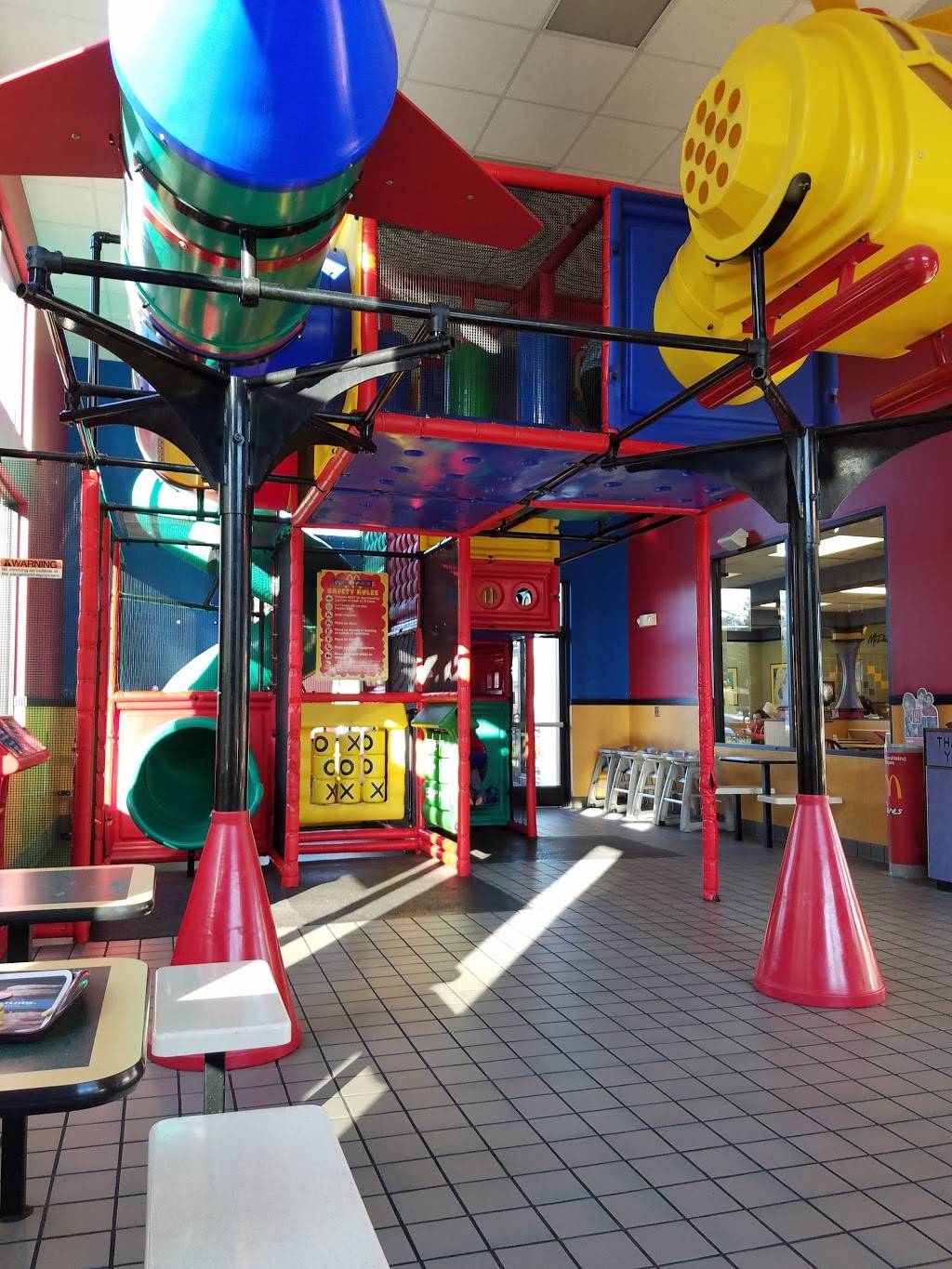 McDonalds | cafe | 6600 Commerce Blvd, Rohnert Park, CA 94931, USA | 7075841529 OR +1 707-584-1529