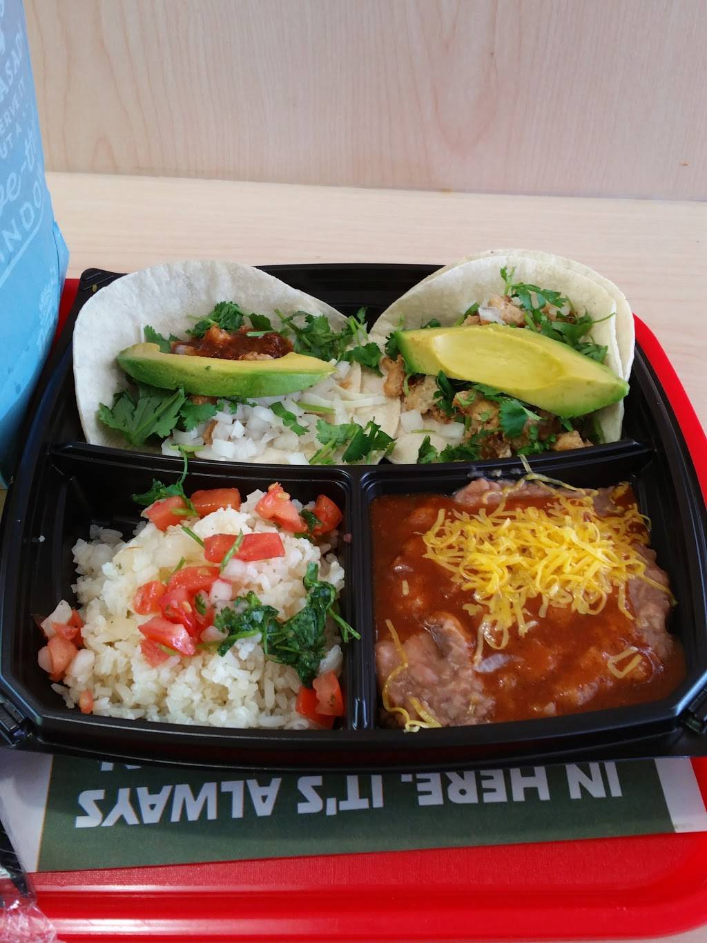 Del Taco | meal takeaway | 21920 Lassen St, Chatsworth, CA 91311, USA | 8187094058 OR +1 818-709-4058