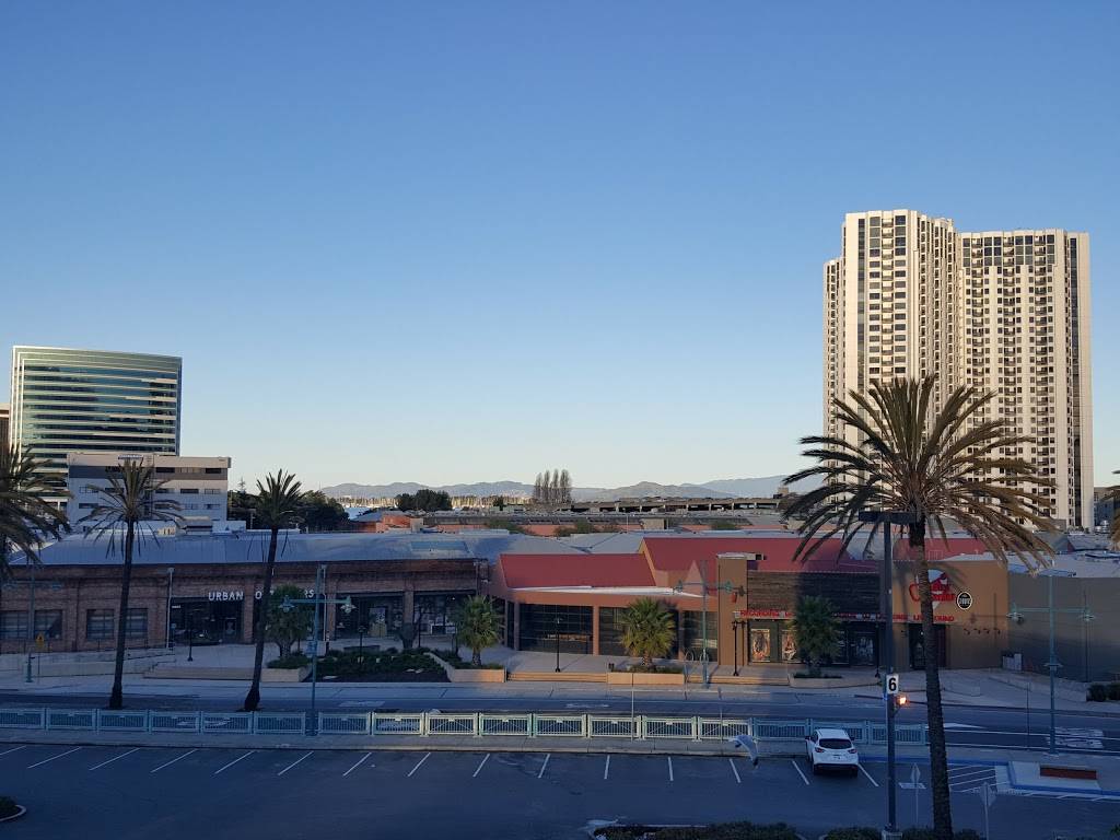 Public Market Emeryville | shopping mall | 5959 Shellmound St, Emeryville, CA 94608, USA | 5106525852 OR +1 510-652-5852