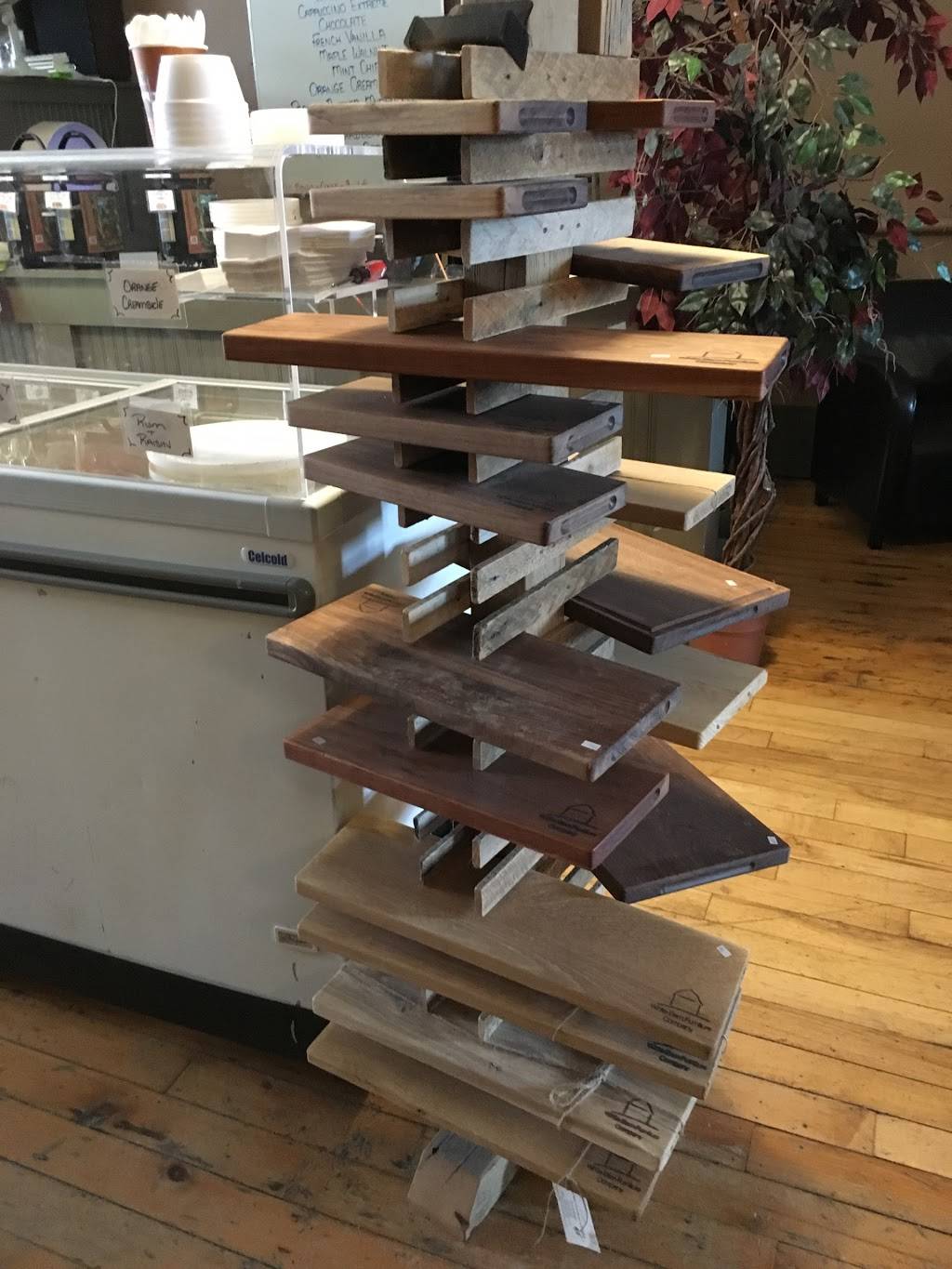 McGintys Cafe | restaurant | 45 N Sykes St, Meaford, ON N4L 1V9, Canada | 5195380092 OR +1 519-538-0092