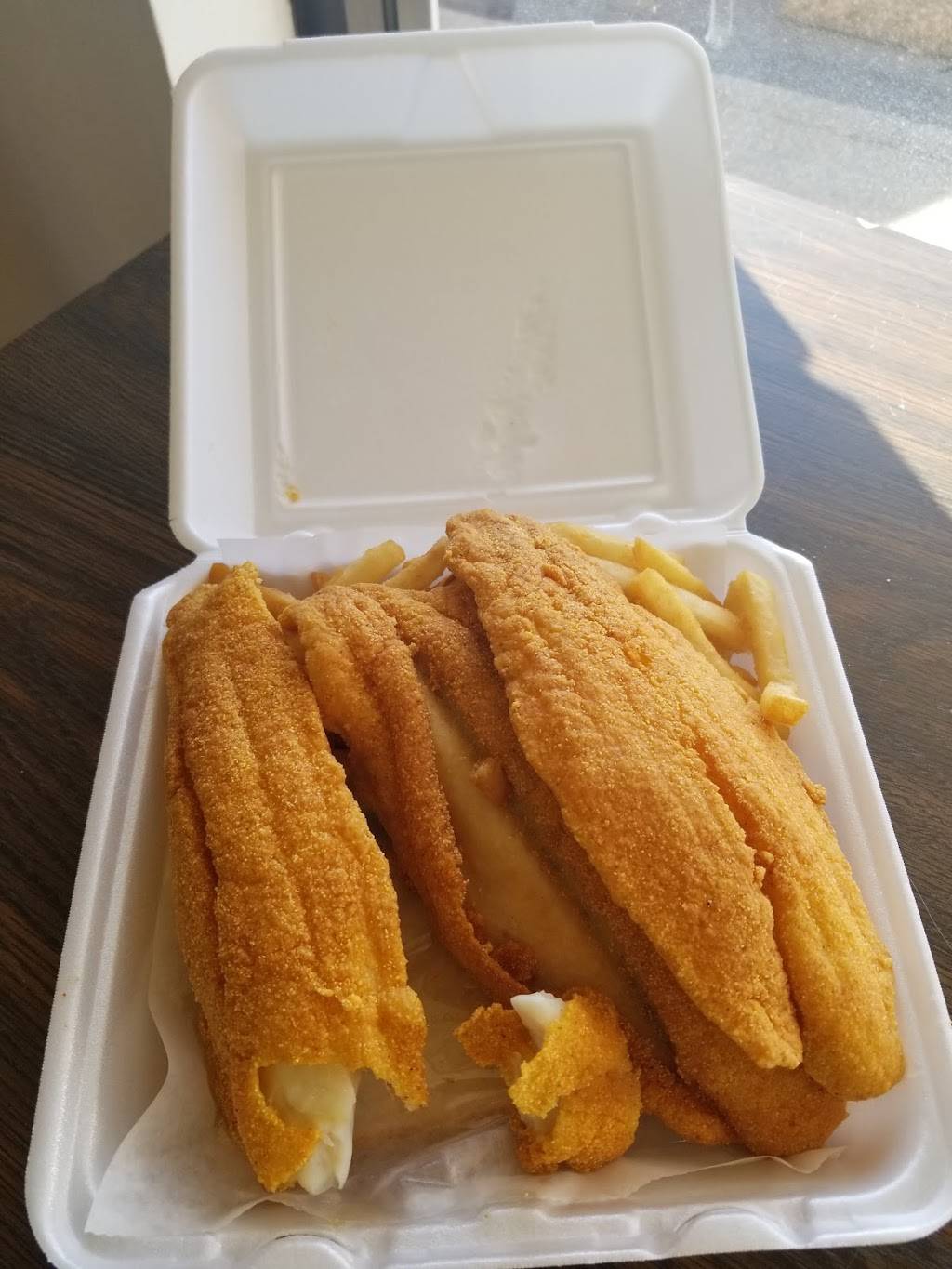 Jordans Fish Chicken & Gyros | restaurant | 6165 Allisonville Rd, Indianapolis, IN 46220, USA | 3172544444 OR +1 317-254-4444