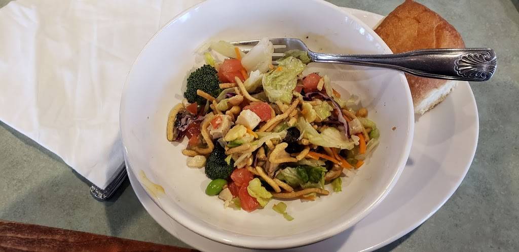 Greenies Clubhouse at Delbrook | restaurant | 700 S 2nd St, Delavan, WI 53115, USA | 2627281339 OR +1 262-728-1339