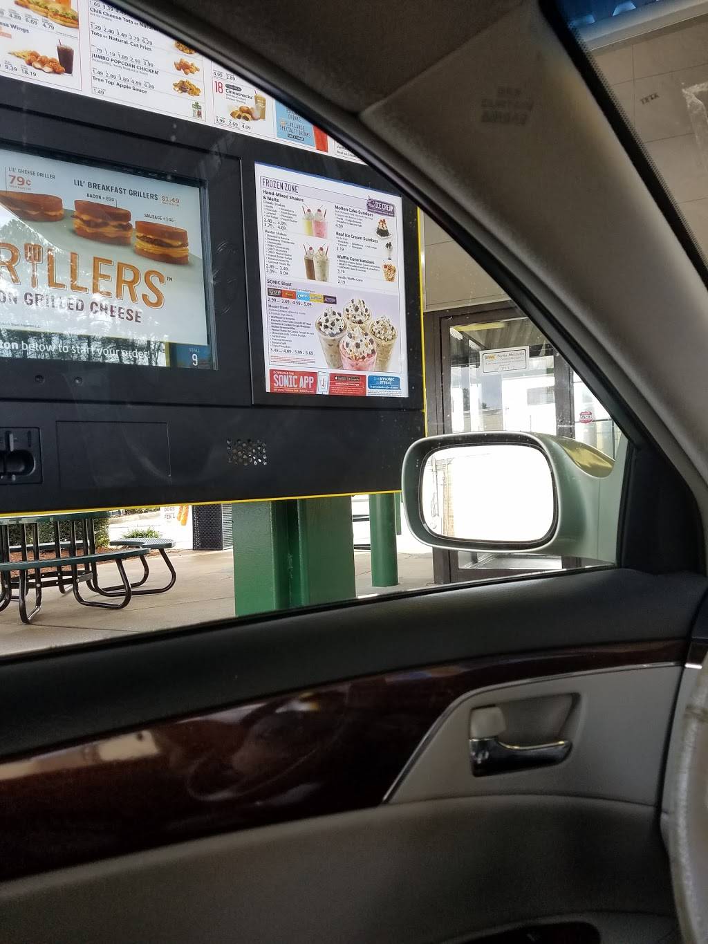 Sonic Drive-In | restaurant | 2933 McDowell Rd Ext, Jackson, MS 39204, USA | 6013733175 OR +1 601-373-3175