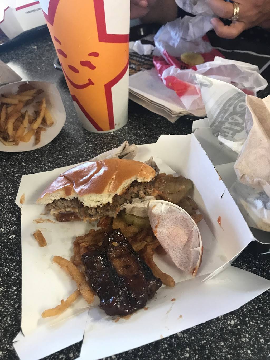 Carls Jr. | restaurant | 16229 Paramount Blvd, Paramount, CA 90723, USA | 5625318662 OR +1 562-531-8662