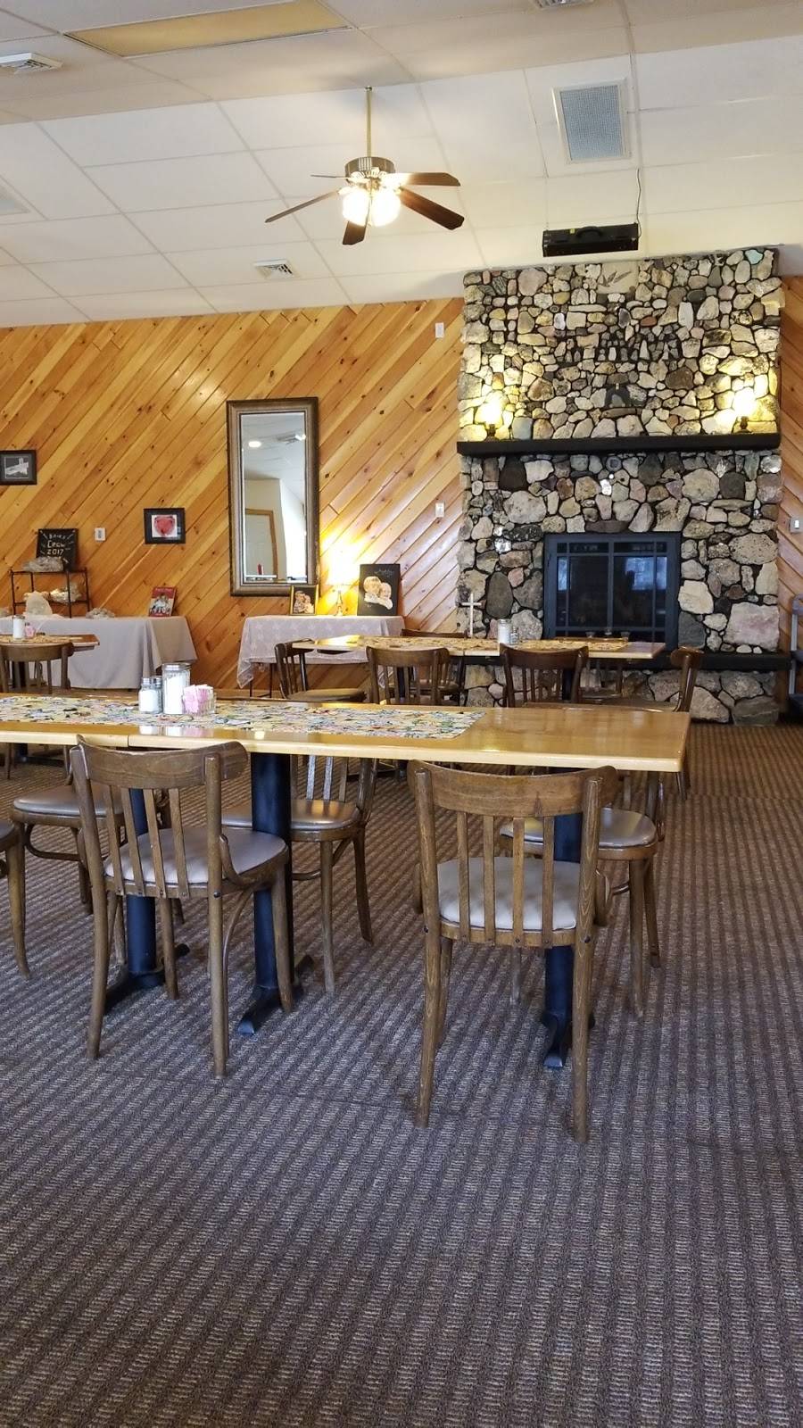 Crosstone Restaurant | restaurant | 1132 S Main St, Bryant Pond, ME 04219, USA | 2076742392 OR +1 207-674-2392